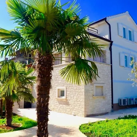 Apartments Porec City アパート *