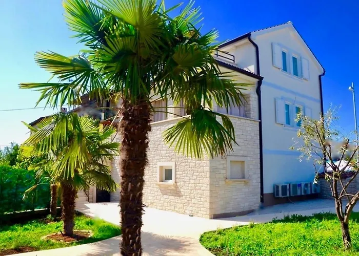 Apartments Porec City アパート *